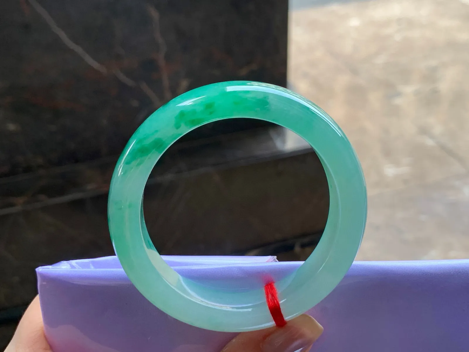 糯种绿底飘色手镯
水润54/13.5/9mm