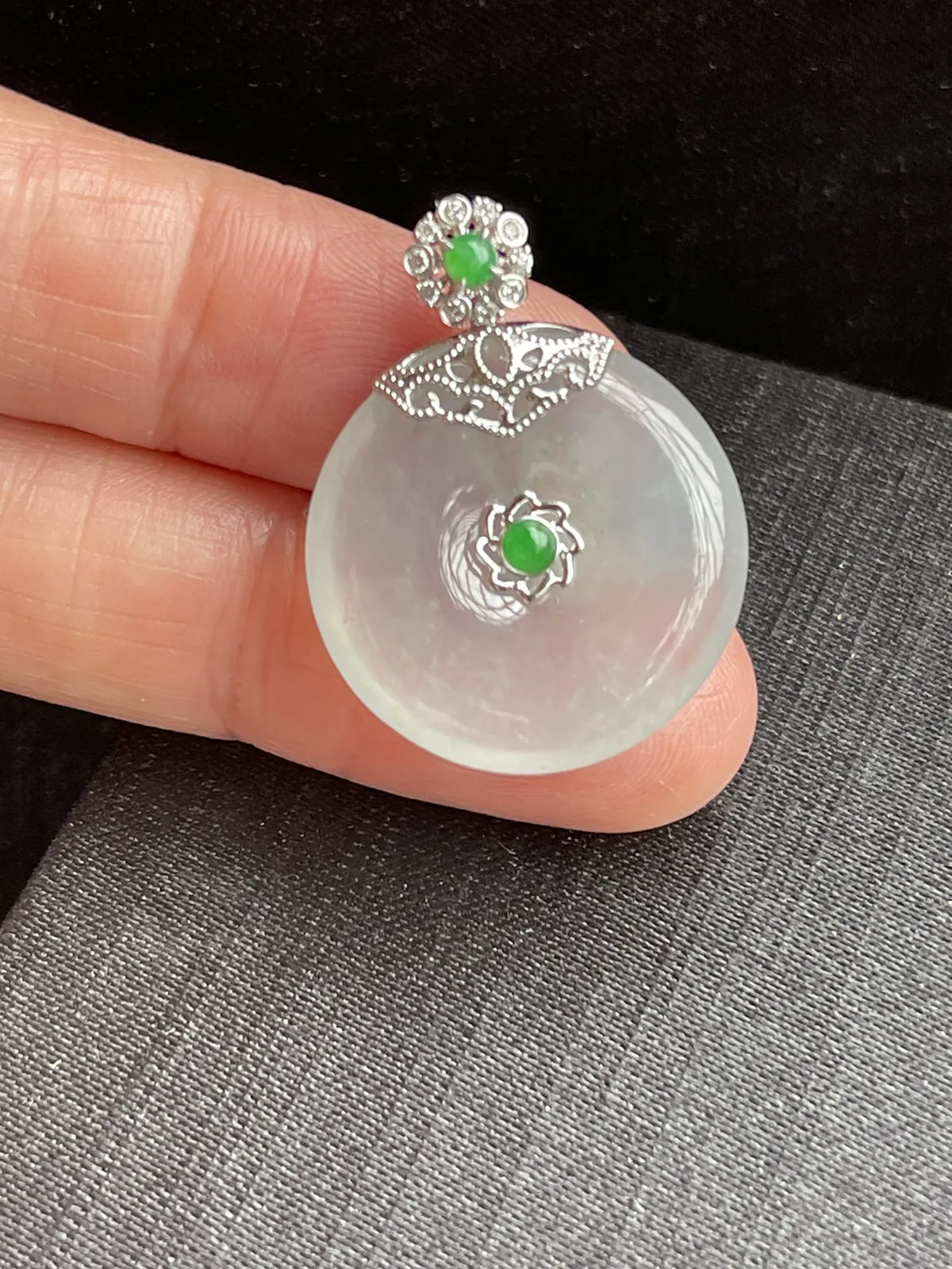 缅甸翡翠A货，平安扣，平平安安，健健康康，快乐一生，上身效果很美，裸石尺寸24.2/4.8