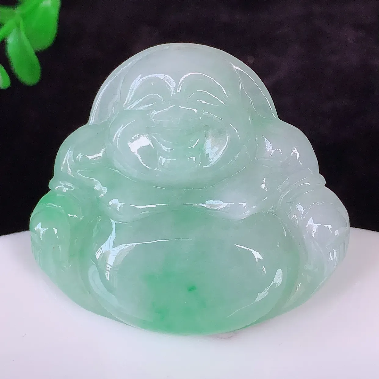 自然光实拍，冰润飘绿佛公吊坠，翡翠笑佛，饱满，开脸喜庆，配戴优雅迷人！#57.27