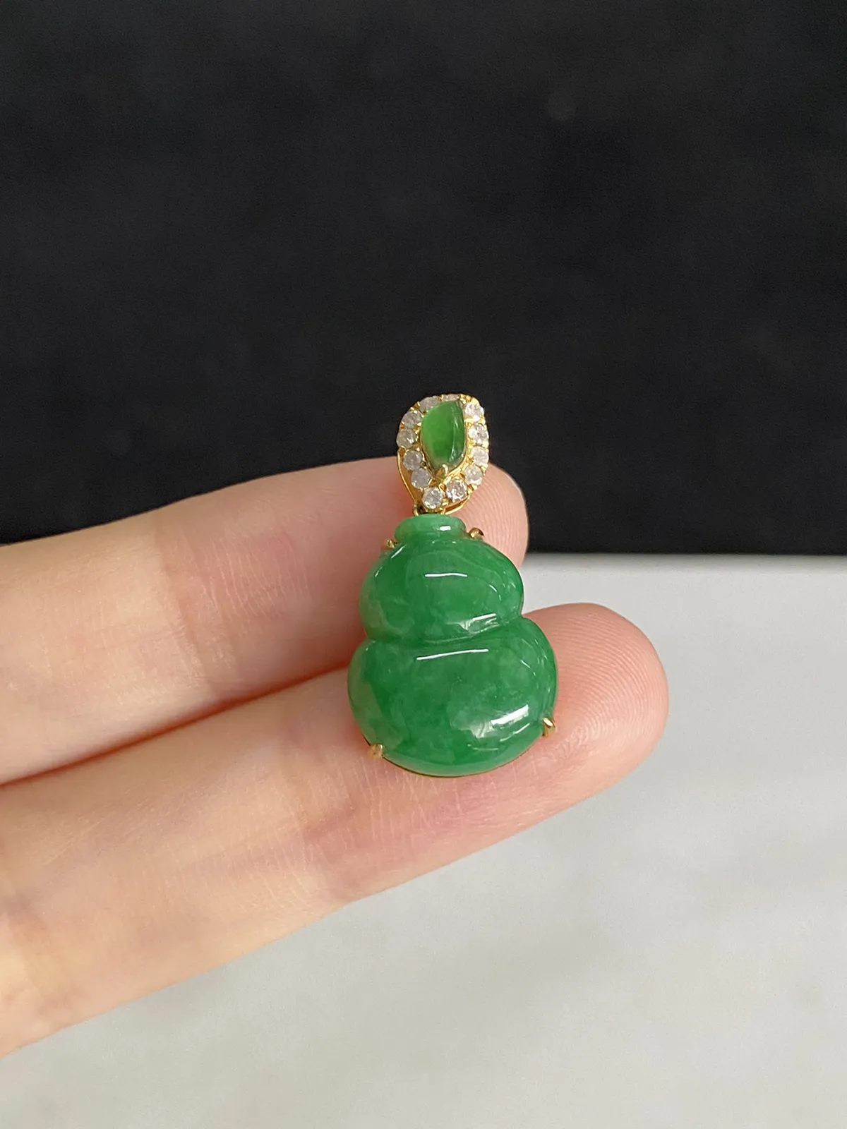 翡翠葫芦，印记：G18K,伴钻石