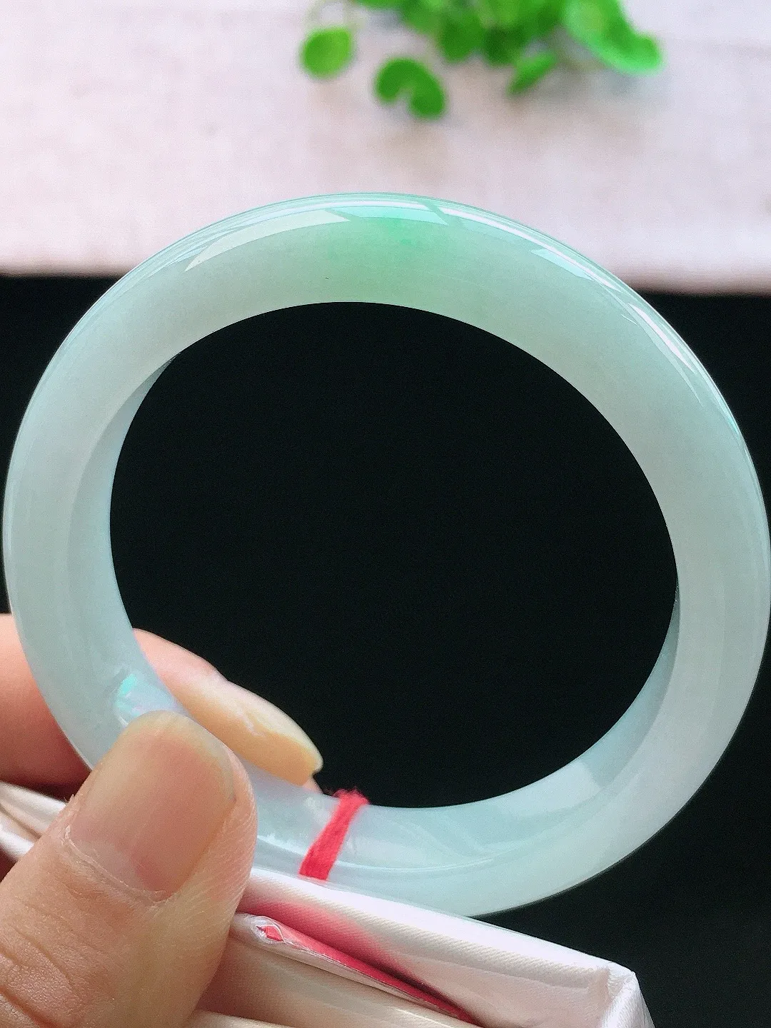 正圈53-54可戴，种老水足，尺寸53.8/11.8/7.8mm，冰飘绿正圈翡翠手镯