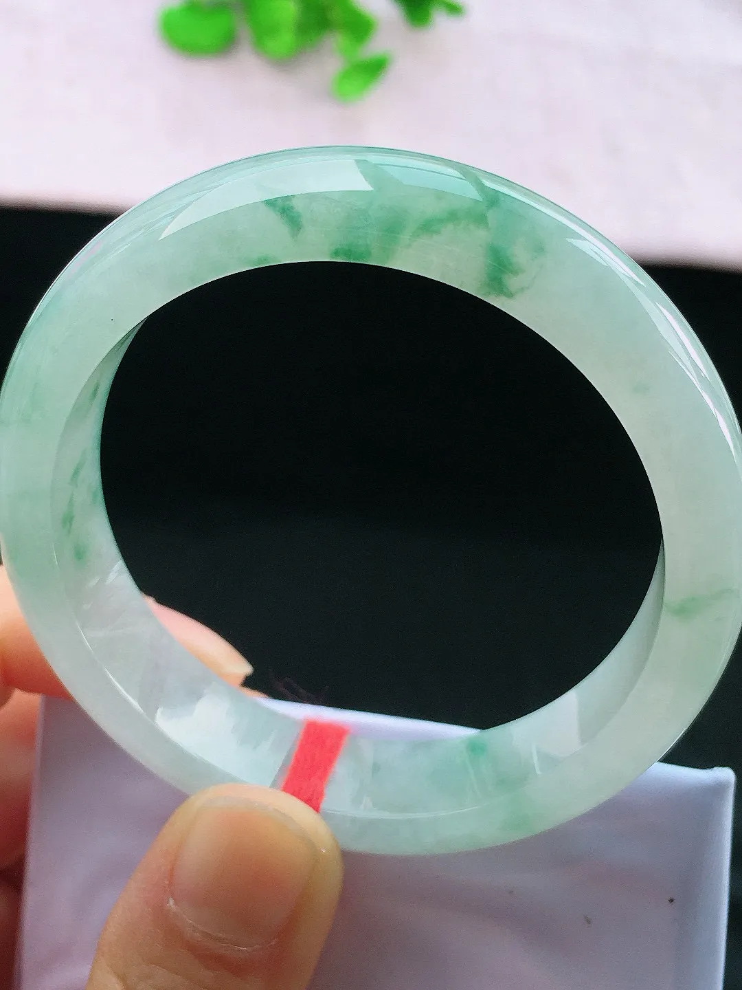 正圈54-55可戴，种老水足，尺寸55/13.5/7.8mm，冰飘花正圈翡翠手镯