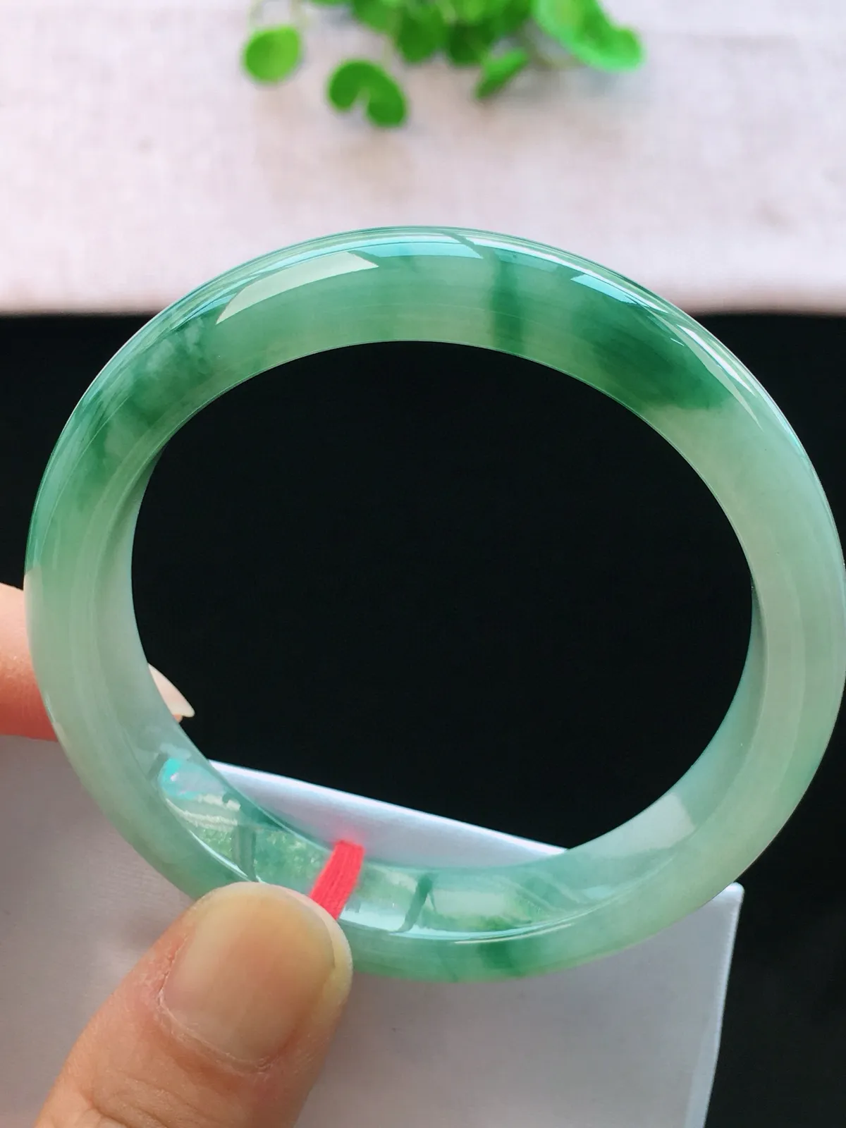 正圈56-57可戴，种老水足，尺寸56.5/12.4/7.4mm，冰飘花正圈翡翠手镯