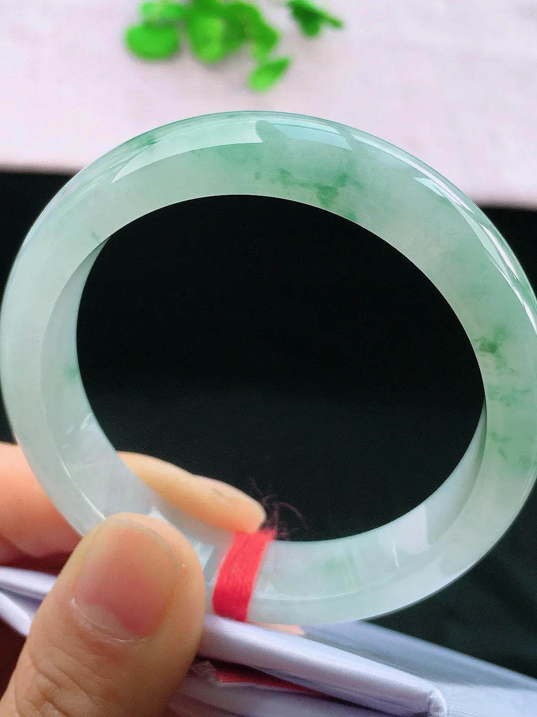 正圈54-55可戴，种老水足，尺寸55/13.5/7.8mm，冰飘花正圈翡翠手镯