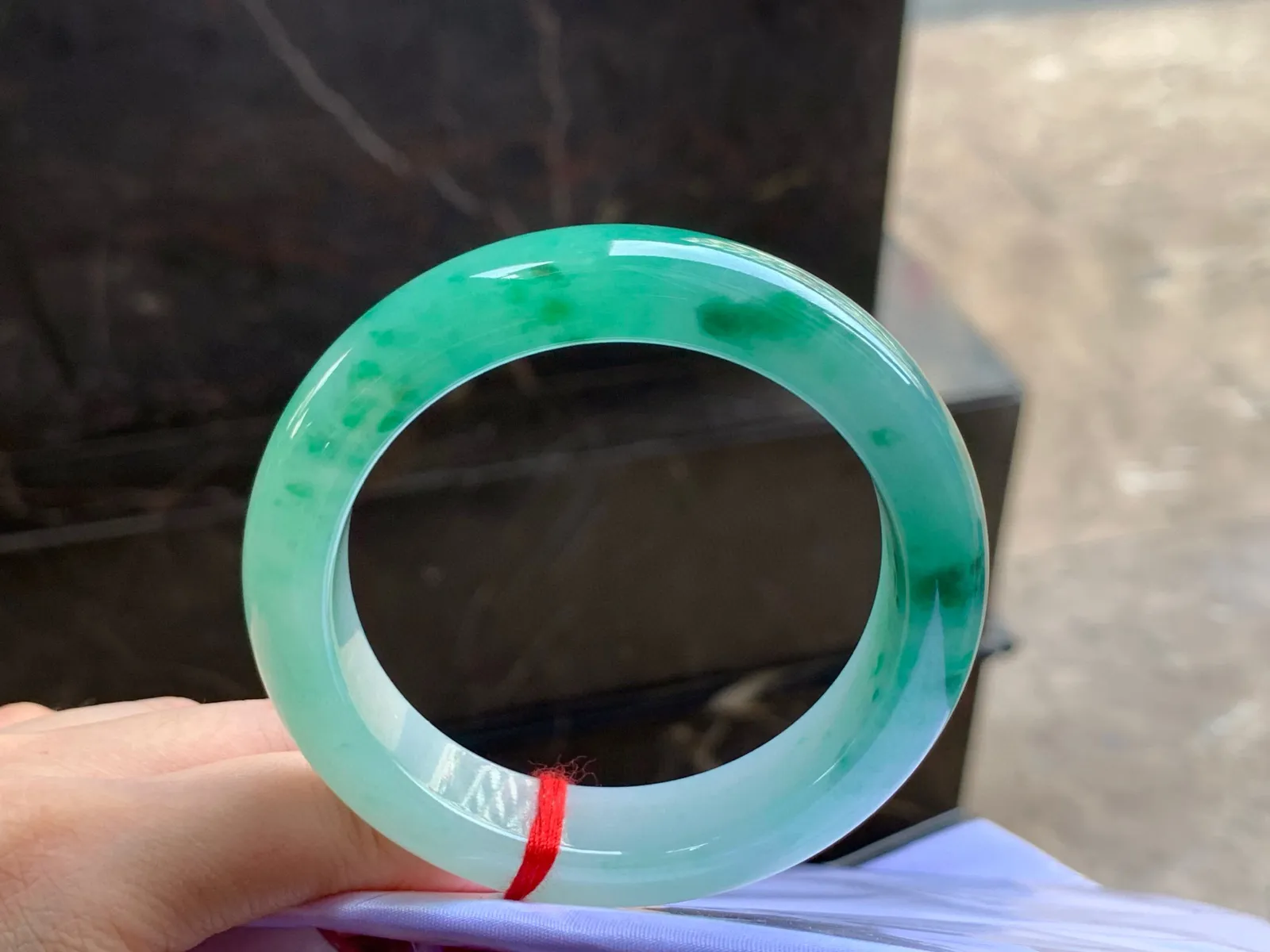 糯种绿底飘色手镯
水润54/13.5/9mm