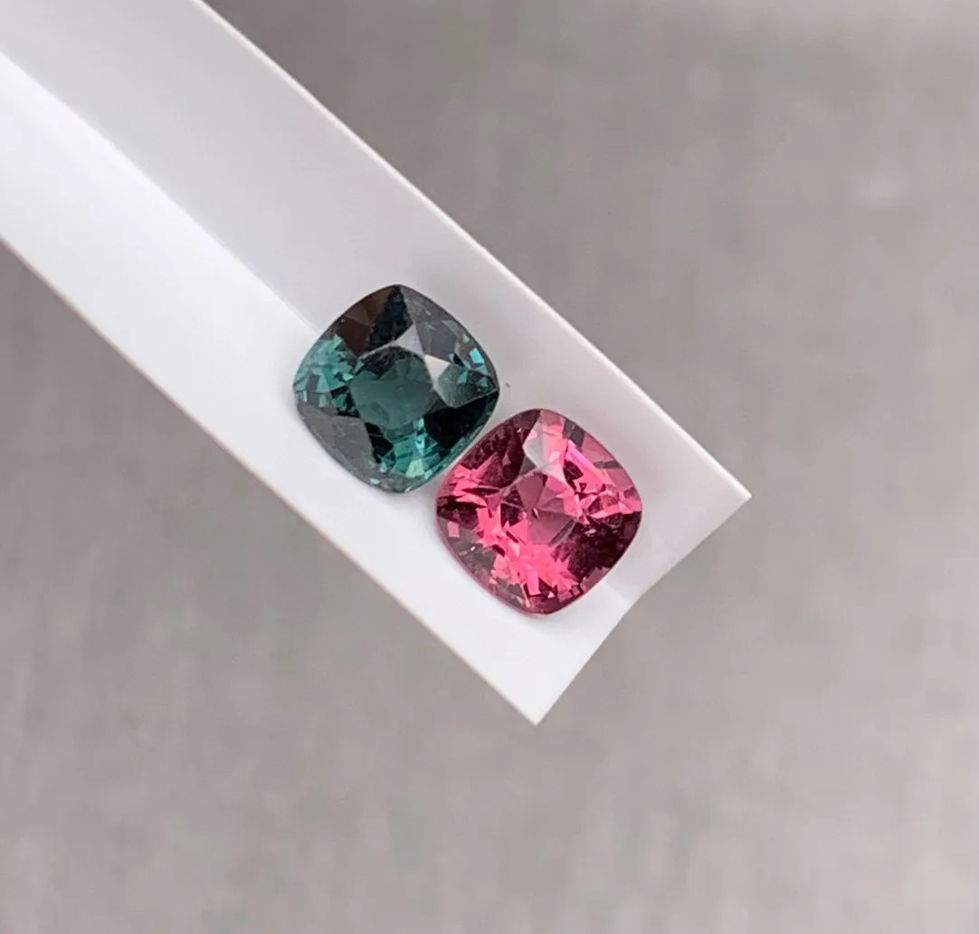 1.1克拉天然尖晶石撞色耳钉  颜色漂亮  火彩棒尺寸约4.6×4.5mm