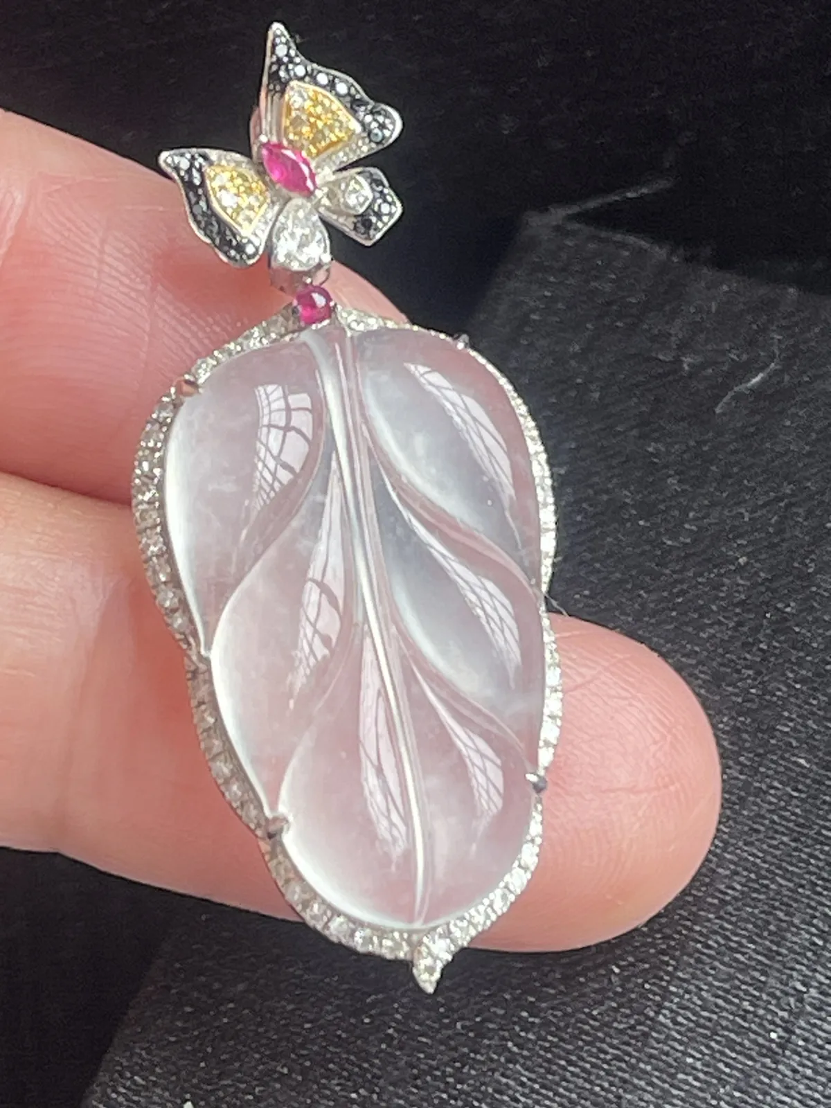 缅甸翡翠A货，金枝玉叶，事业有成，学业有成，上身效果非常美，裸石尺寸25.6/15.5/5