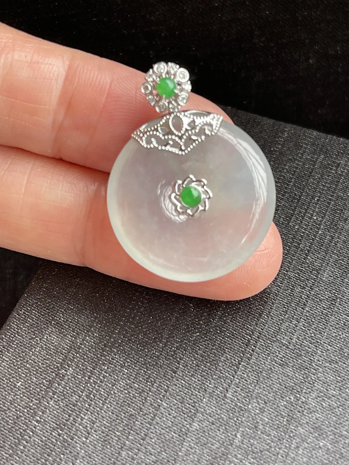 缅甸翡翠A货，平安扣，平平安安，健健康康，快乐一生，上身效果很美，裸石尺寸24.2/4.8