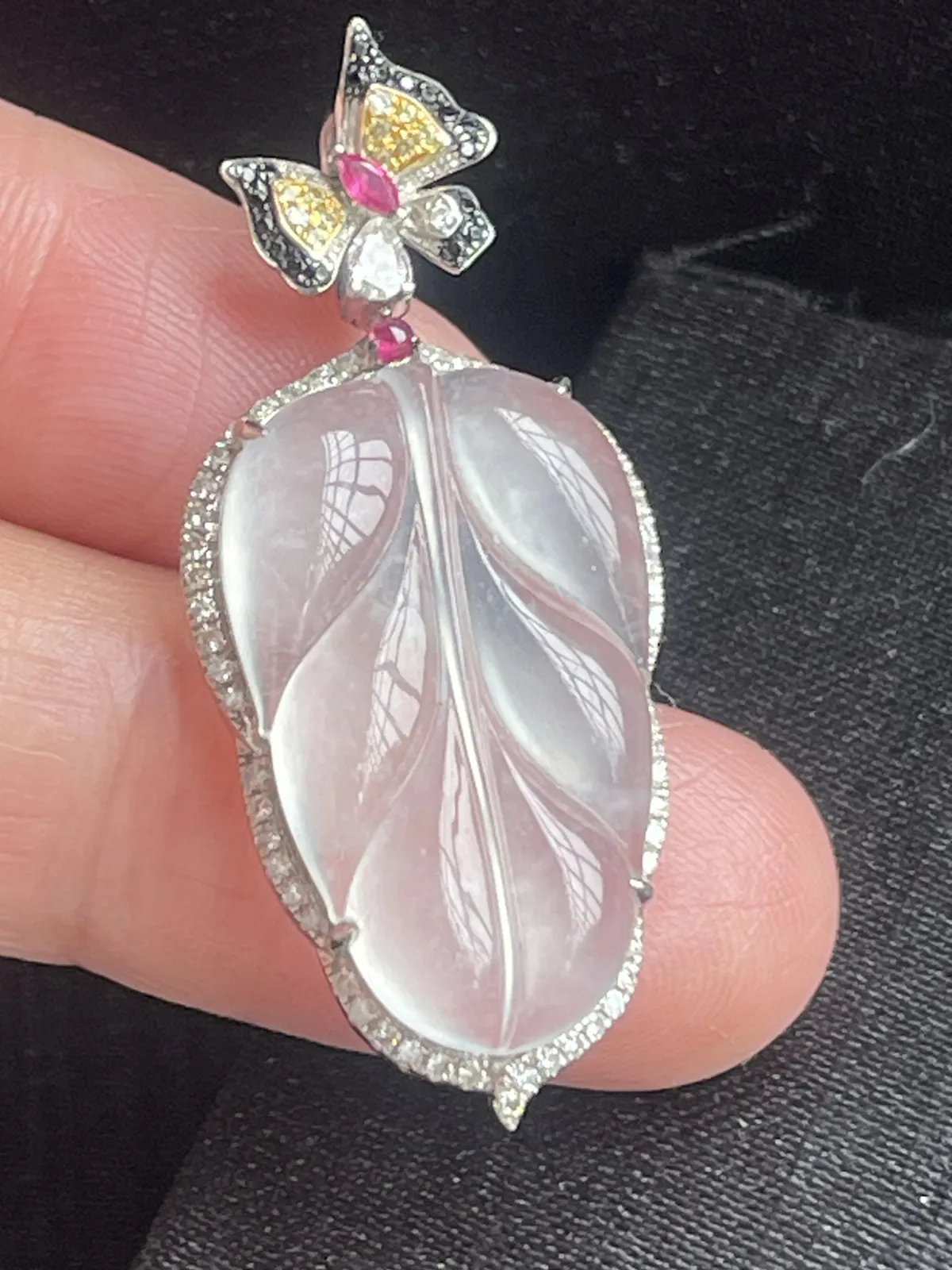 缅甸翡翠A货，金枝玉叶，事业有成，学业有成，上身效果非常美，裸石尺寸25.6/15.5/5
