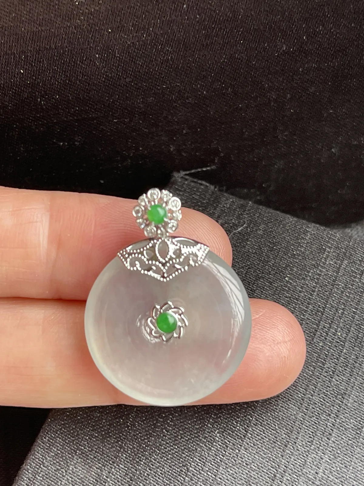 缅甸翡翠A货，平安扣，平平安安，健健康康，快乐一生，上身效果很美，裸石尺寸24.2/4.8
