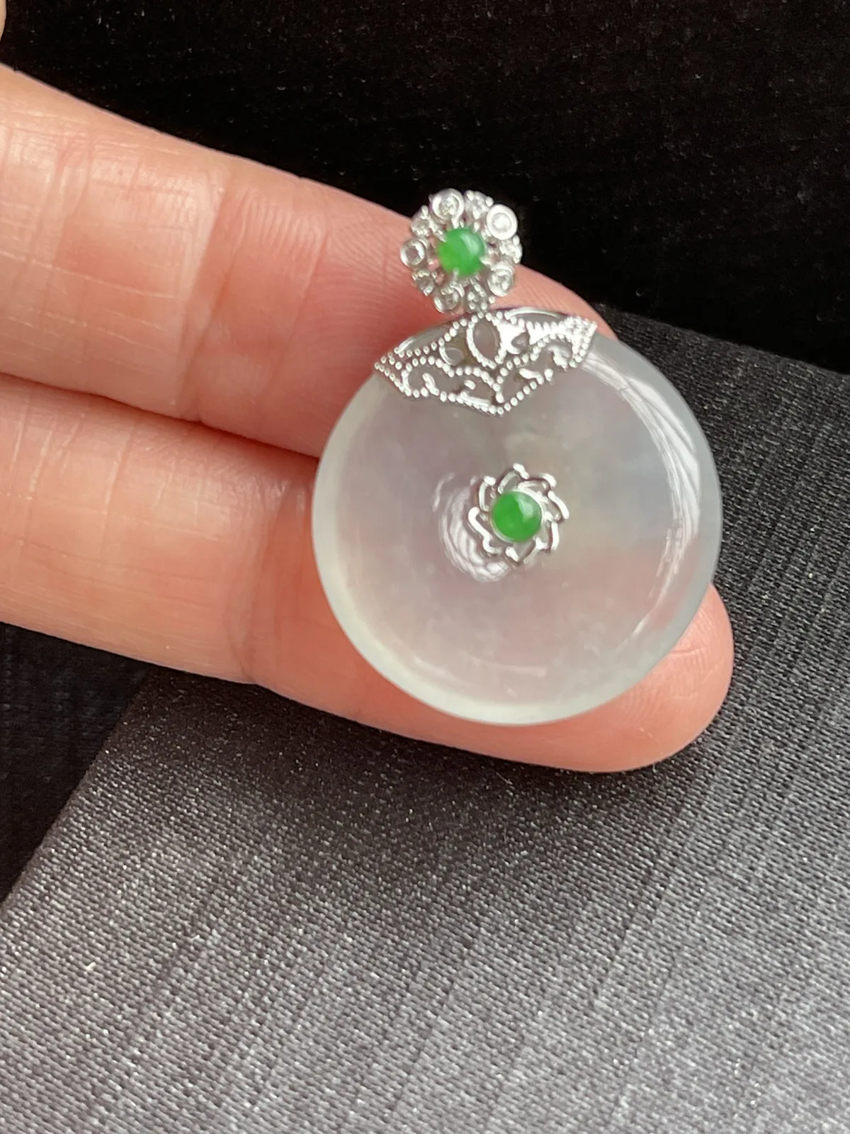 缅甸翡翠A货，平安扣，平平安安，健健康康，快乐一生，上身效果很美，裸石尺寸24.2/4.8