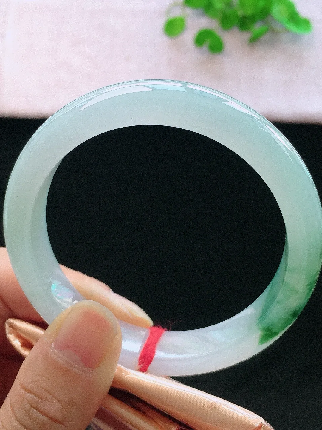 正圈58-59可戴，种老水足，尺寸58.7/12/8.2mm，冰飘花正圈翡翠手镯