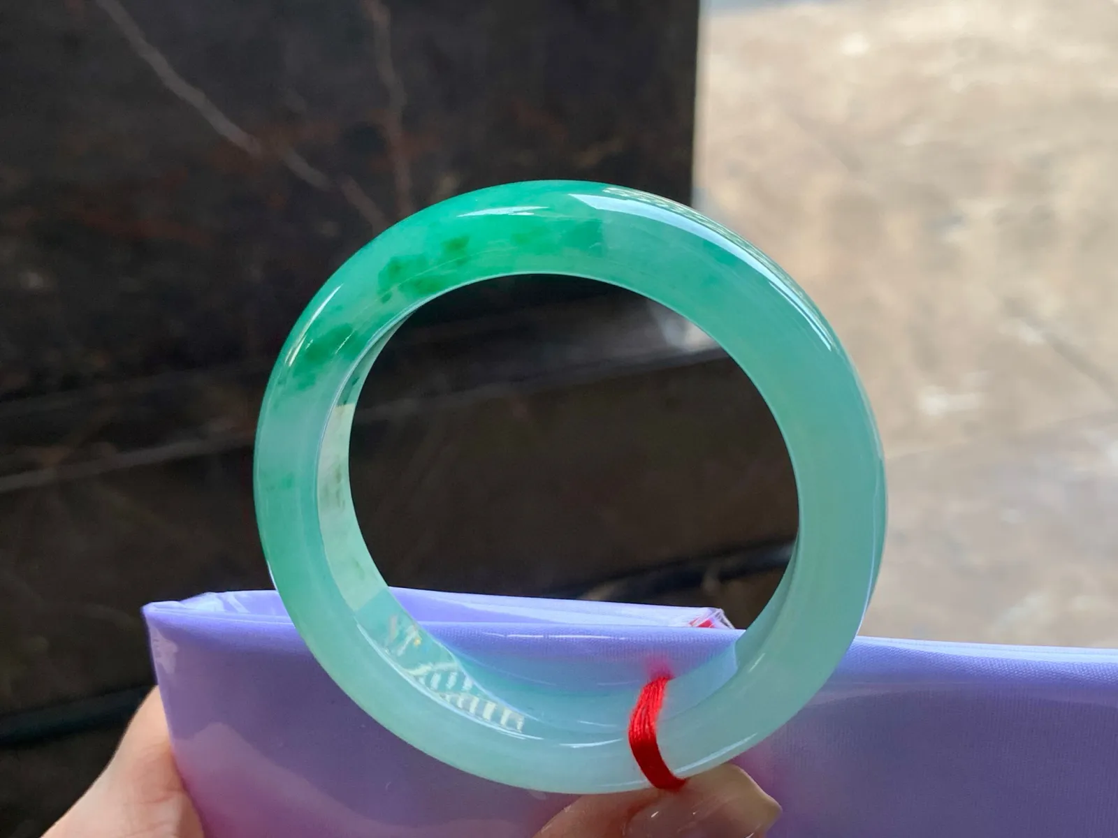 糯种绿底飘色手镯
水润54/13.5/9mm