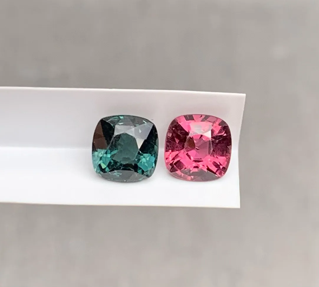 1.1克拉天然尖晶石撞色耳钉  颜色漂亮  火彩棒尺寸约4.6×4.5mm