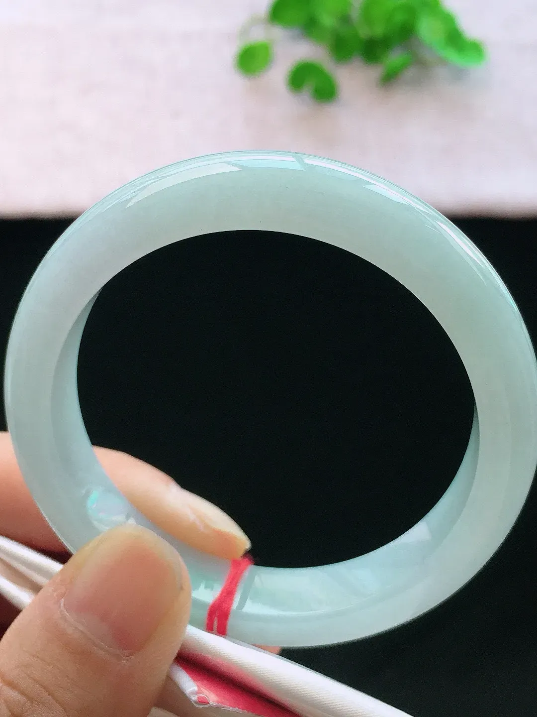 正圈53-54可戴，种老水足，尺寸53.8/11.8/7.8mm，冰飘绿正圈翡翠手镯