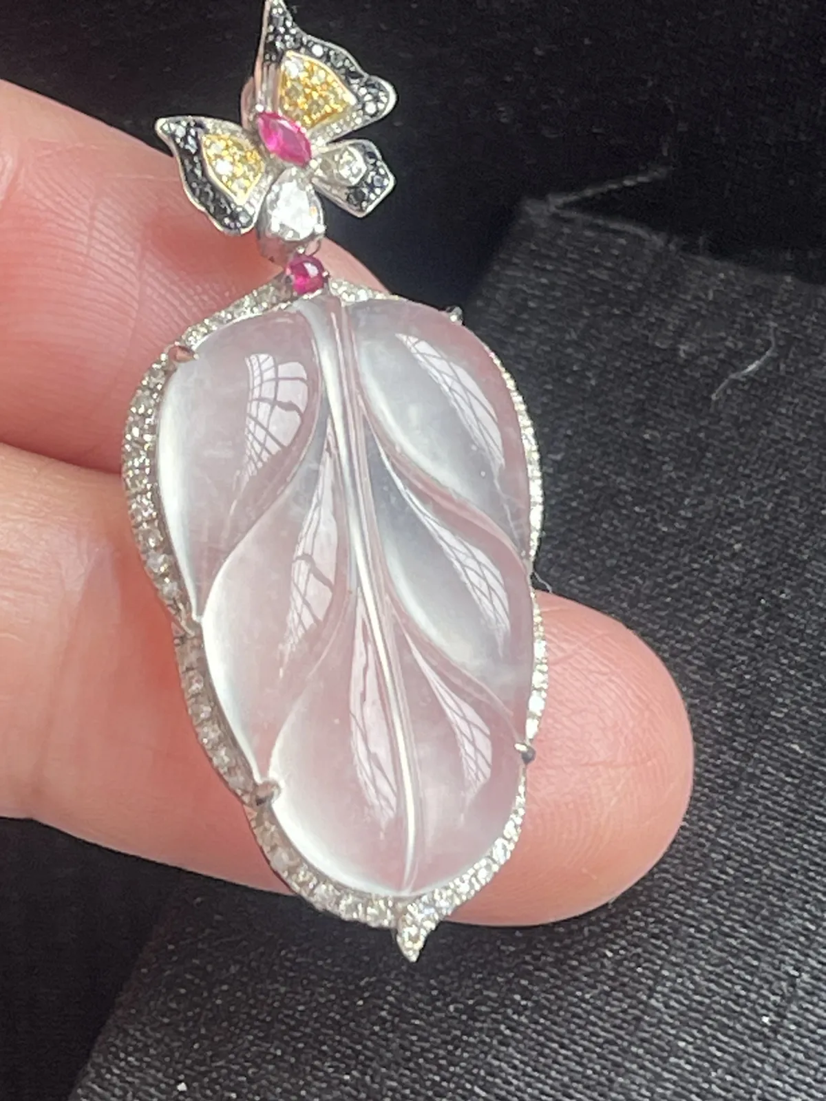 缅甸翡翠A货，金枝玉叶，事业有成，学业有成，上身效果非常美，裸石尺寸25.6/15.5/5