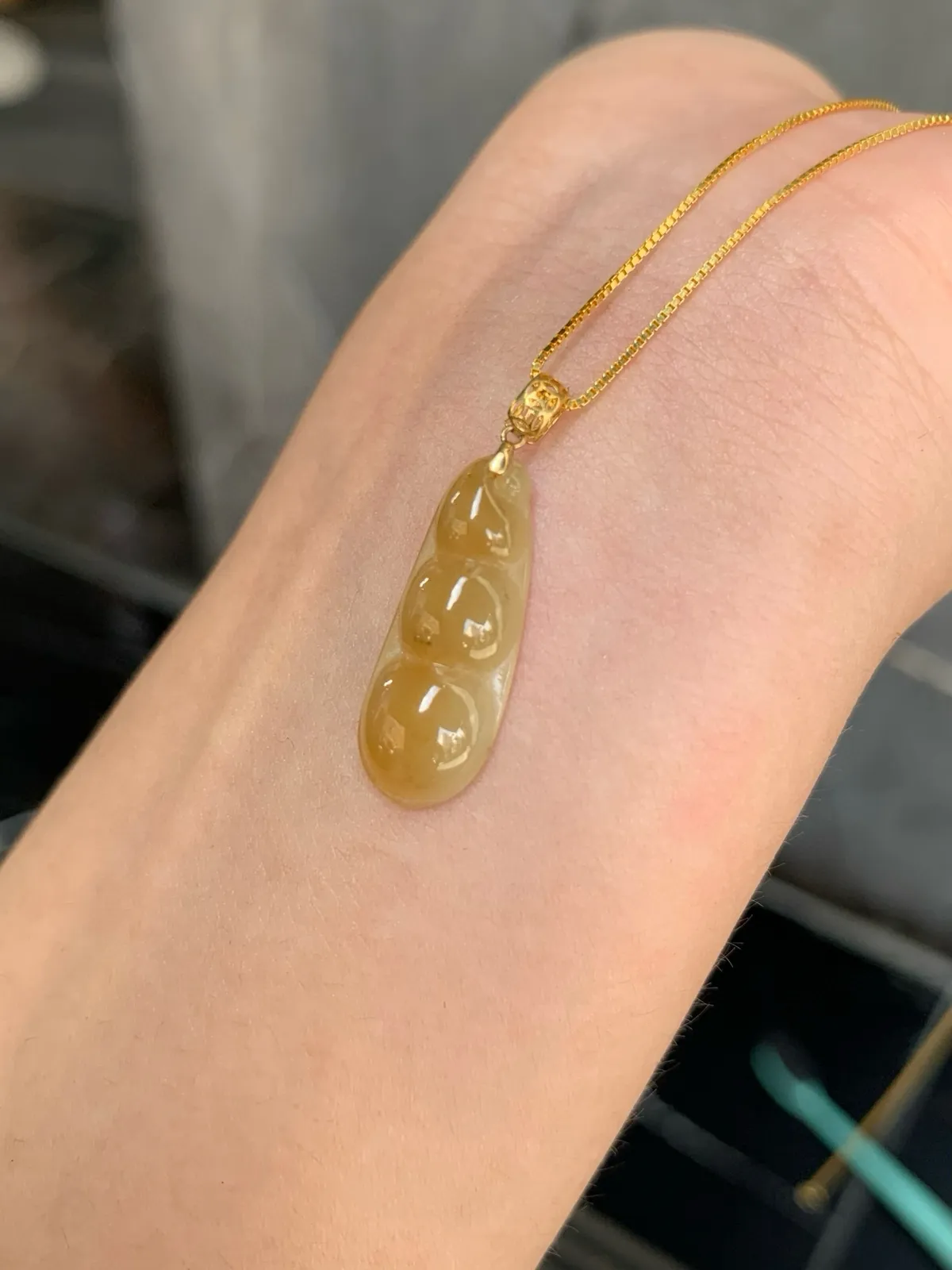 黄翡·福豆
料子油润，秋茶黄温柔，小价位get到黄翡，很值！
18k
