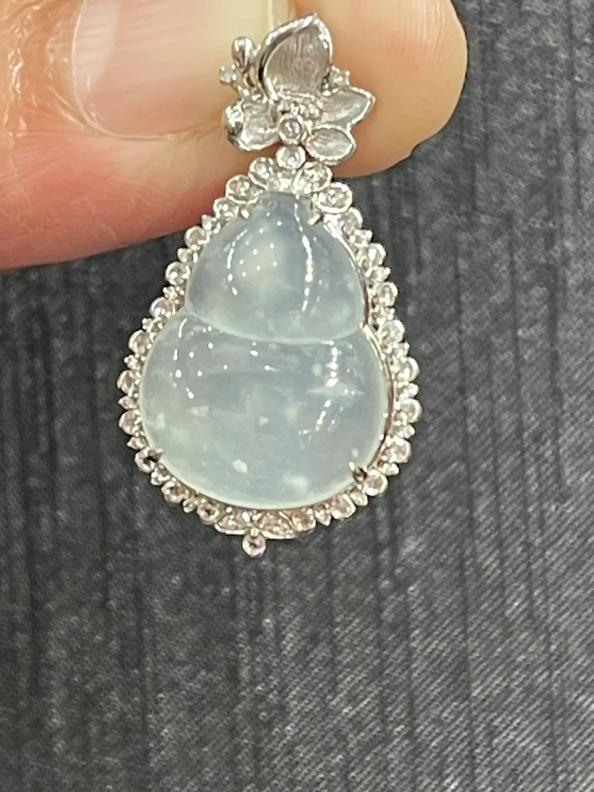 缅甸翡翠A货，雪花棉冰葫芦，上身效果很好，平安健康，幸福美满，裸石尺寸19.8/15.5/4.6