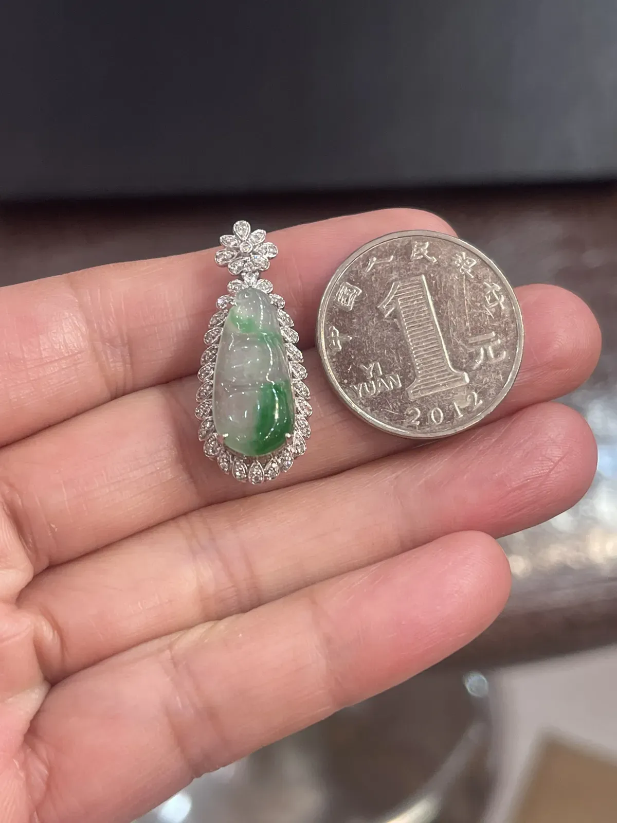 缅甸翡翠A货，四季平安豆，平平安安，健康快乐，上身效果非常美，裸石尺寸19.7/9/4