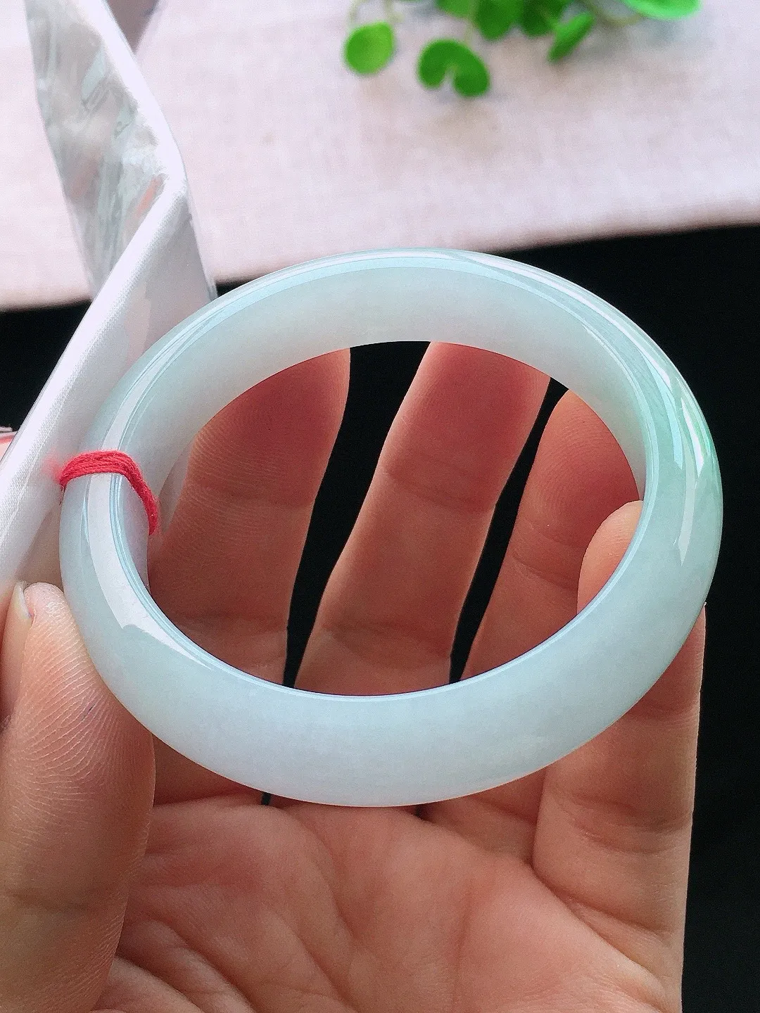 正圈53-54可戴，种老水足，尺寸53.8/11.8/7.8mm，冰飘绿正圈翡翠手镯