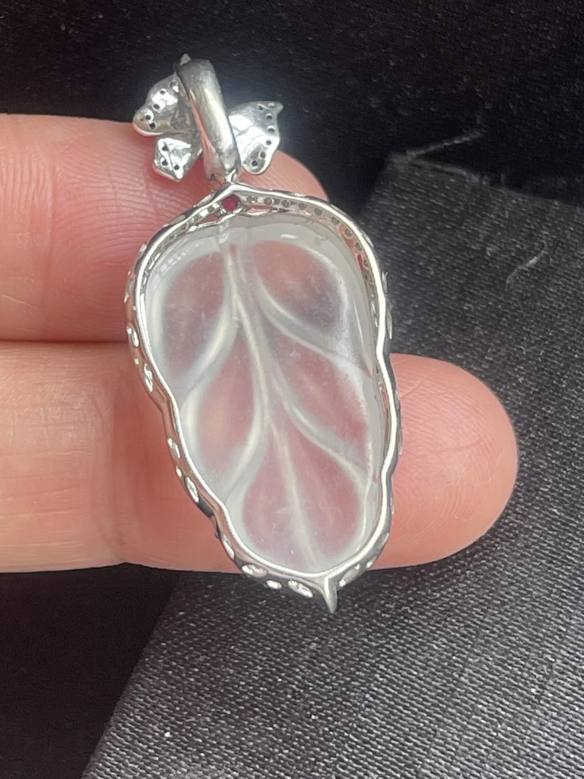 缅甸翡翠A货，金枝玉叶，事业有成，学业有成，上身效果非常美，裸石尺寸25.6/15.5/5