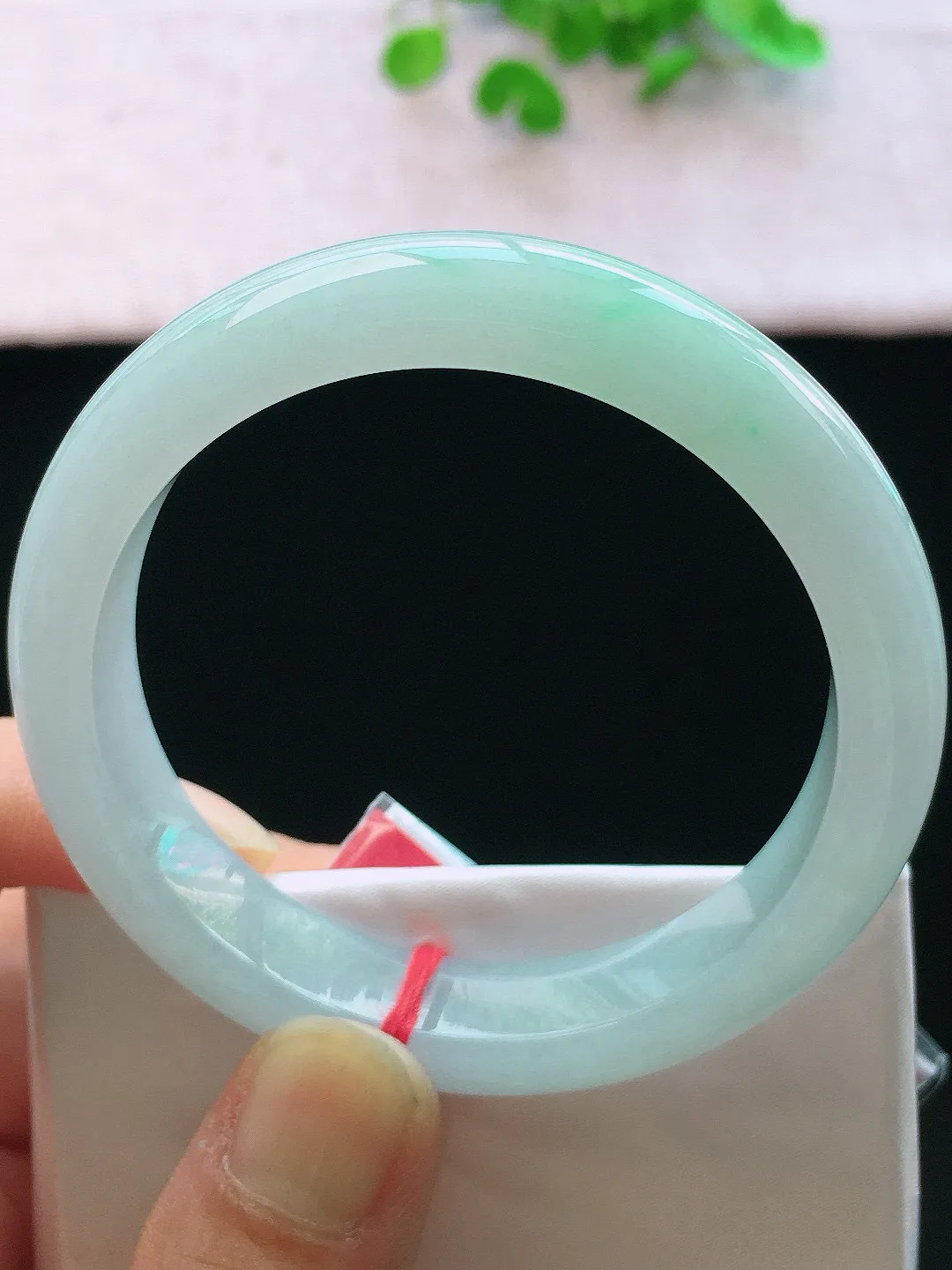 正圈53-54可戴，种老水足，尺寸53.8/11.8/7.8mm，冰飘绿正圈翡翠手镯