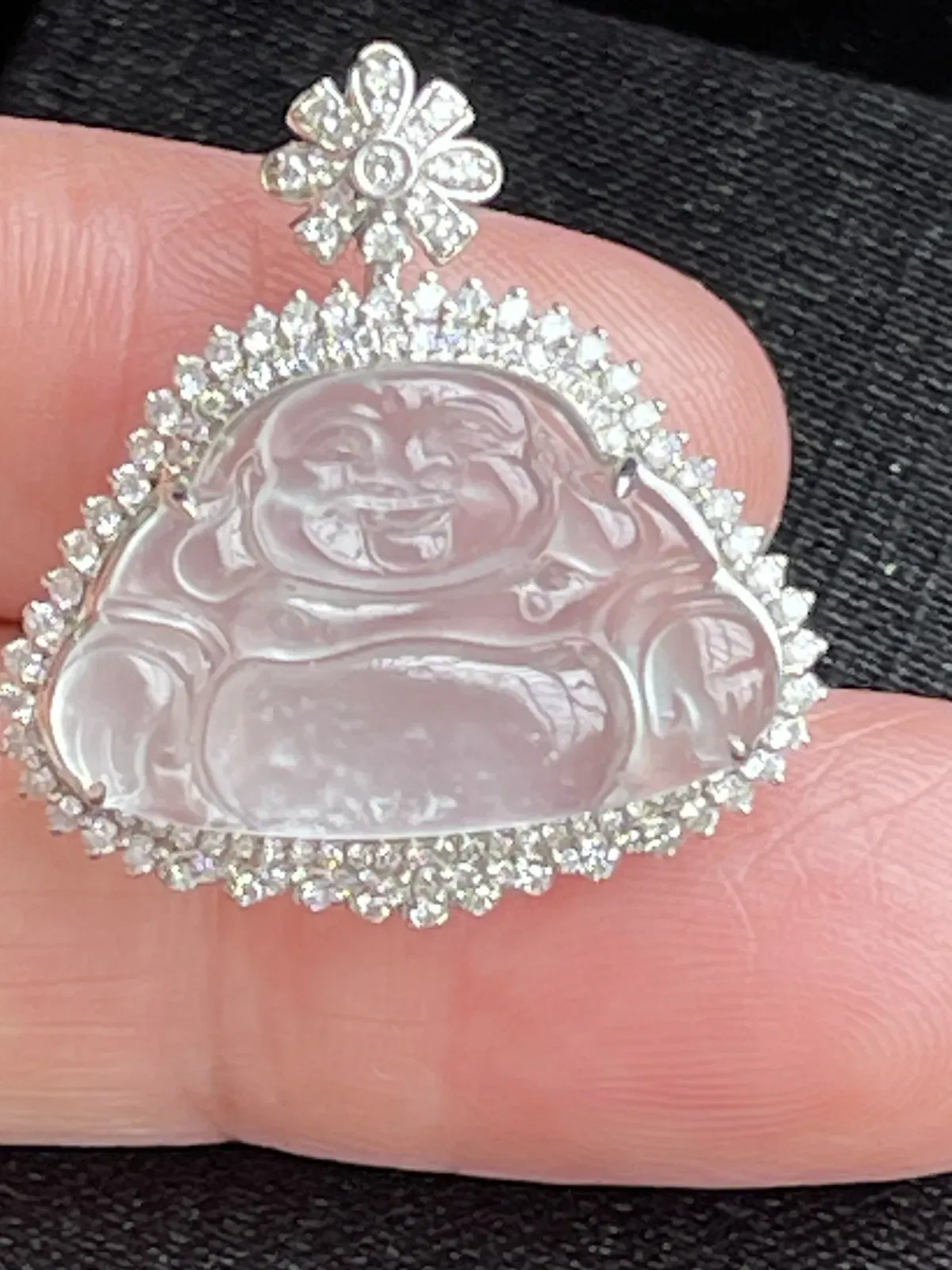 缅甸翡翠A货，佛在心中，平平安安，健健康康，快乐一生，上身效果很美，祼石尺寸13.9/21.3/4