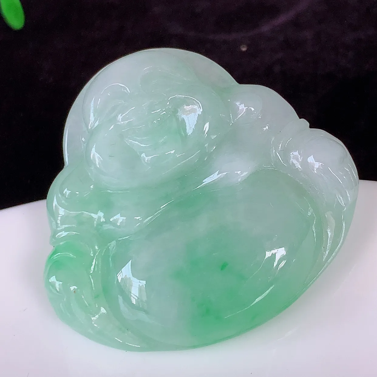 自然光实拍，冰润飘绿佛公吊坠，翡翠笑佛，饱满，开脸喜庆，配戴优雅迷人！#57.27