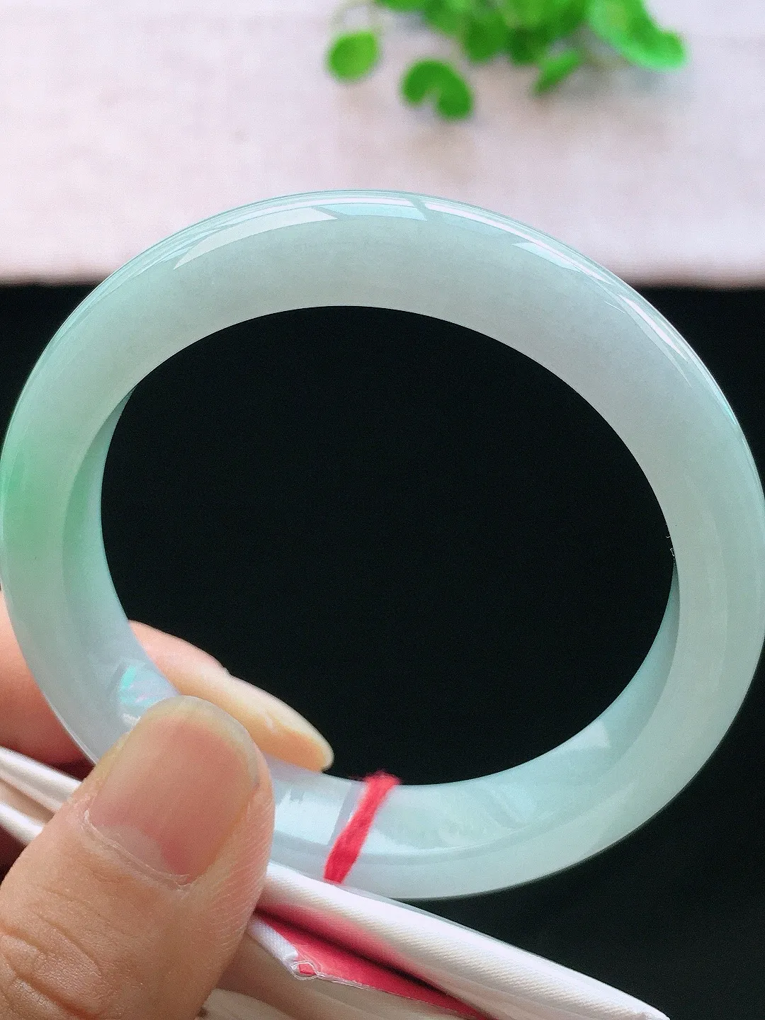 正圈53-54可戴，种老水足，尺寸53.8/11.8/7.8mm，冰飘绿正圈翡翠手镯