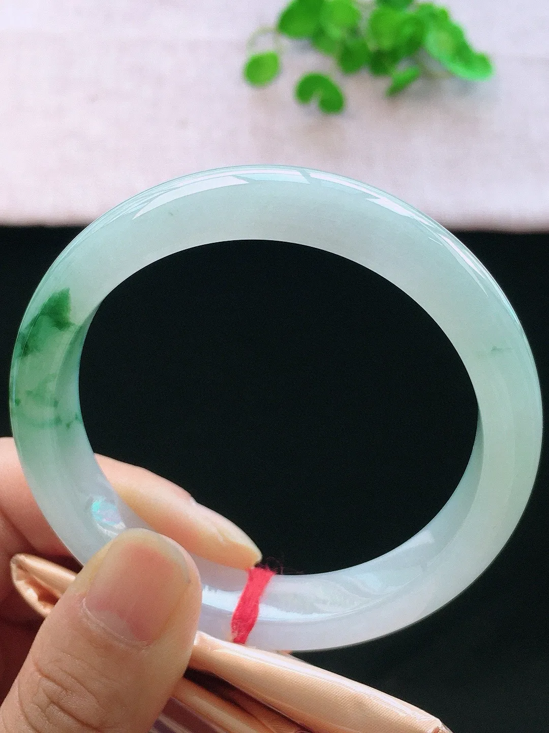 正圈58-59可戴，种老水足，尺寸58.7/12/8.2mm，冰飘花正圈翡翠手镯
