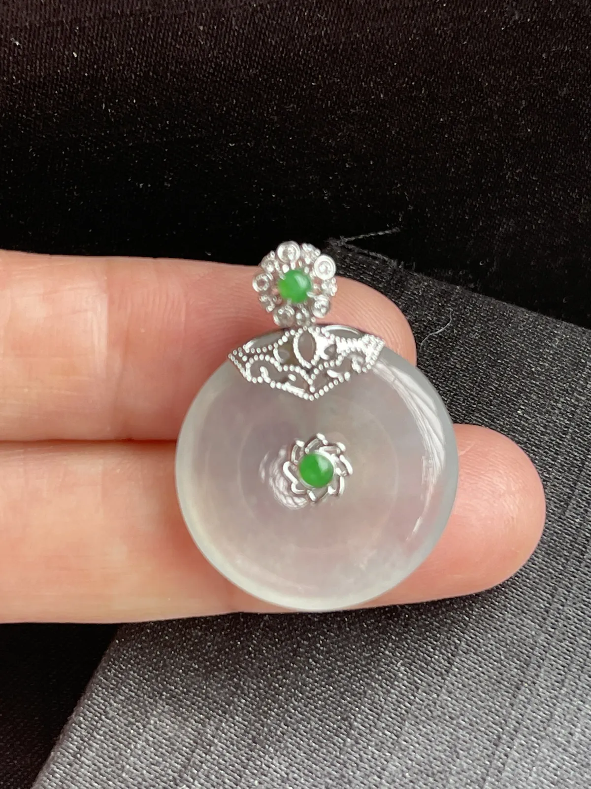 缅甸翡翠A货，平安扣，平平安安，健健康康，快乐一生，上身效果很美，裸石尺寸24.2/4.8