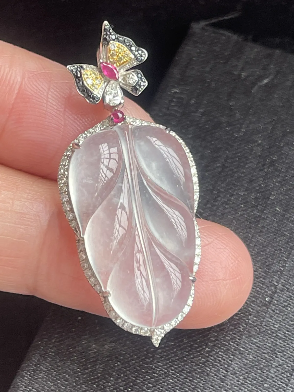 缅甸翡翠A货，金枝玉叶，事业有成，学业有成，上身效果非常美，裸石尺寸25.6/15.5/5