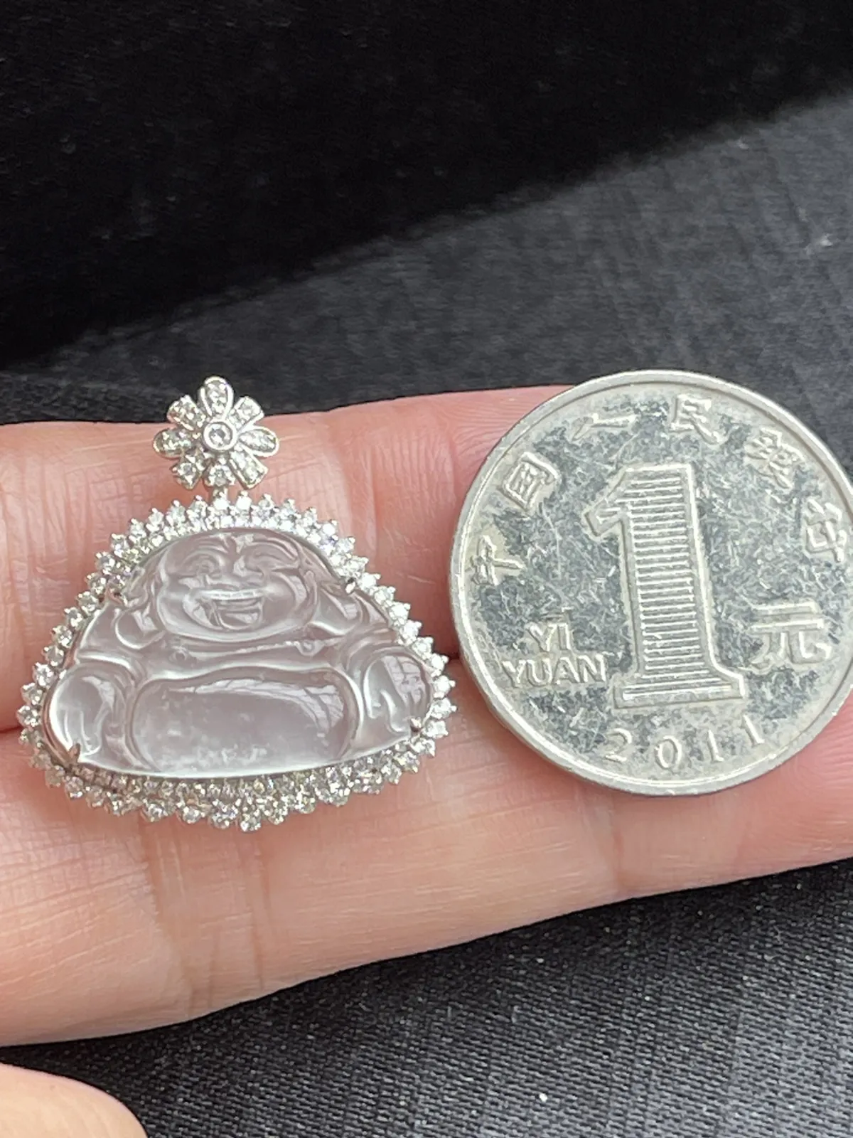 缅甸翡翠A货，佛在心中，平平安安，健健康康，快乐一生，上身效果很美，祼石尺寸13.9/21.3/4