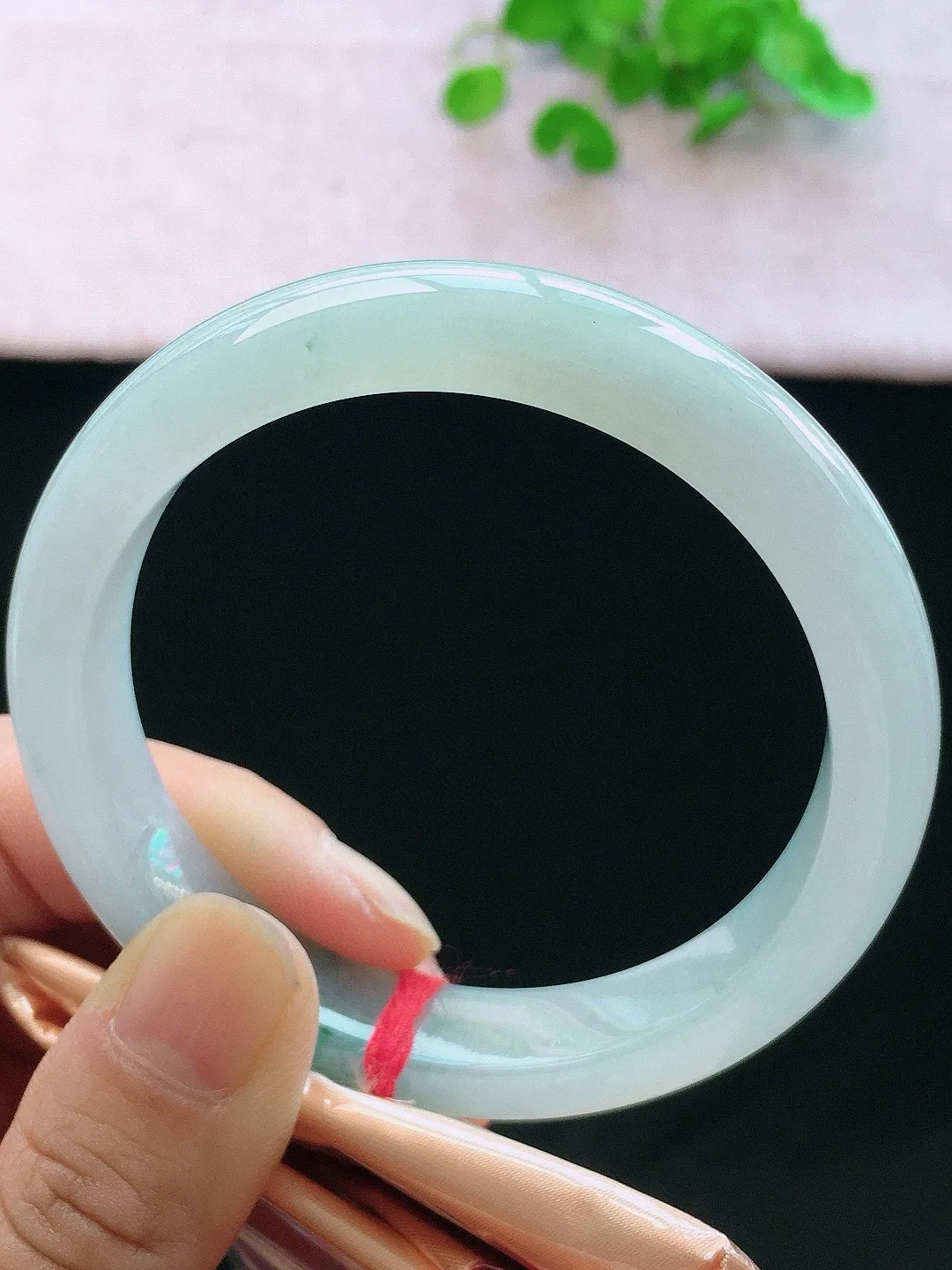 正圈58-59可戴，种老水足，尺寸58.7/12/8.2mm，冰飘花正圈翡翠手镯