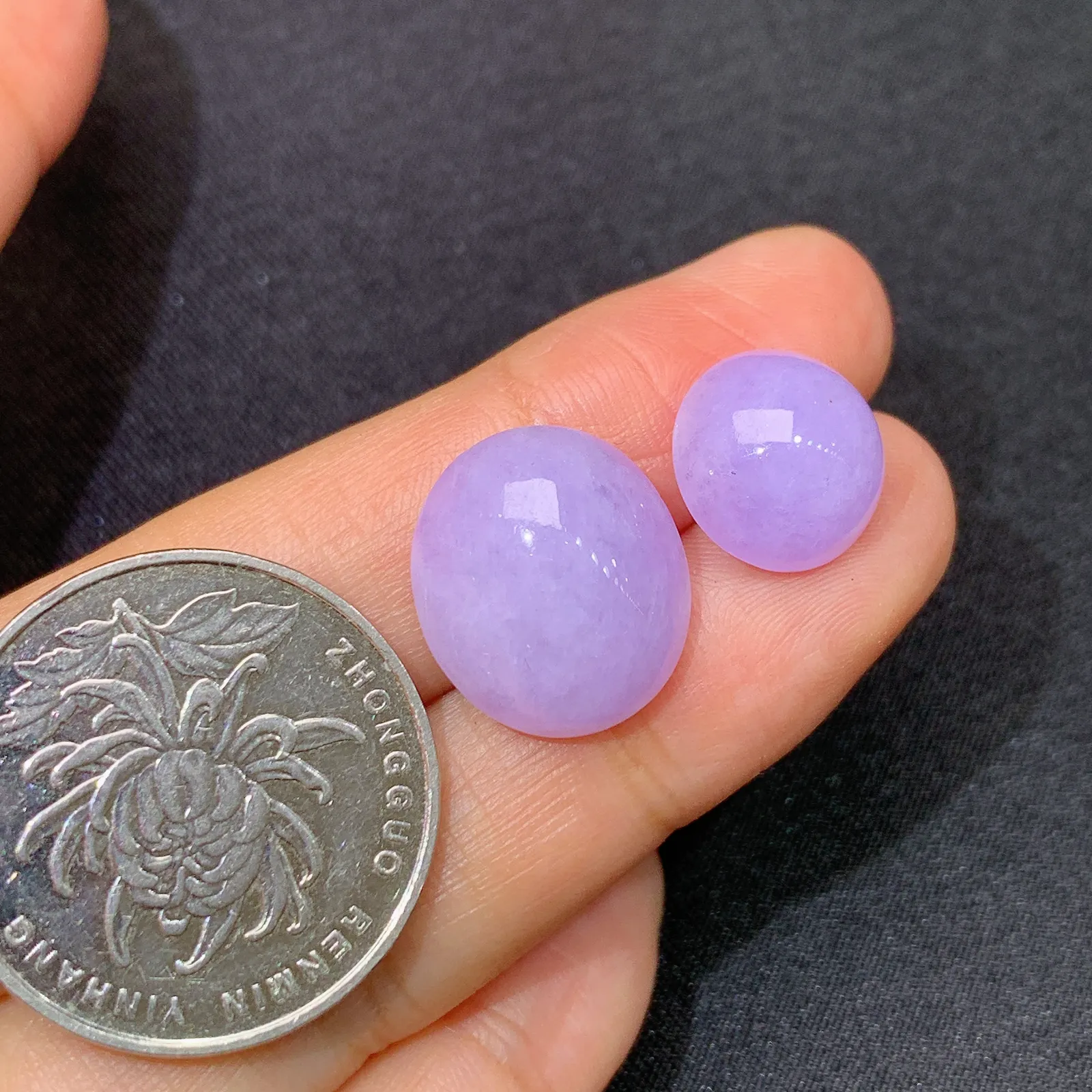 紫罗兰蛋面一对，镶嵌佳品，冰润鲜艳，种水足 尺寸15.6*13.6*7.9