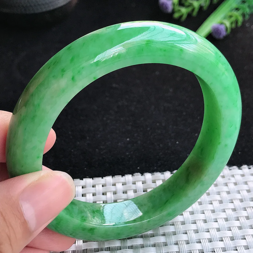 自然光60.5/13/9.6老坑精美温润满绿手镯玉镯百搭大圈口妈妈款