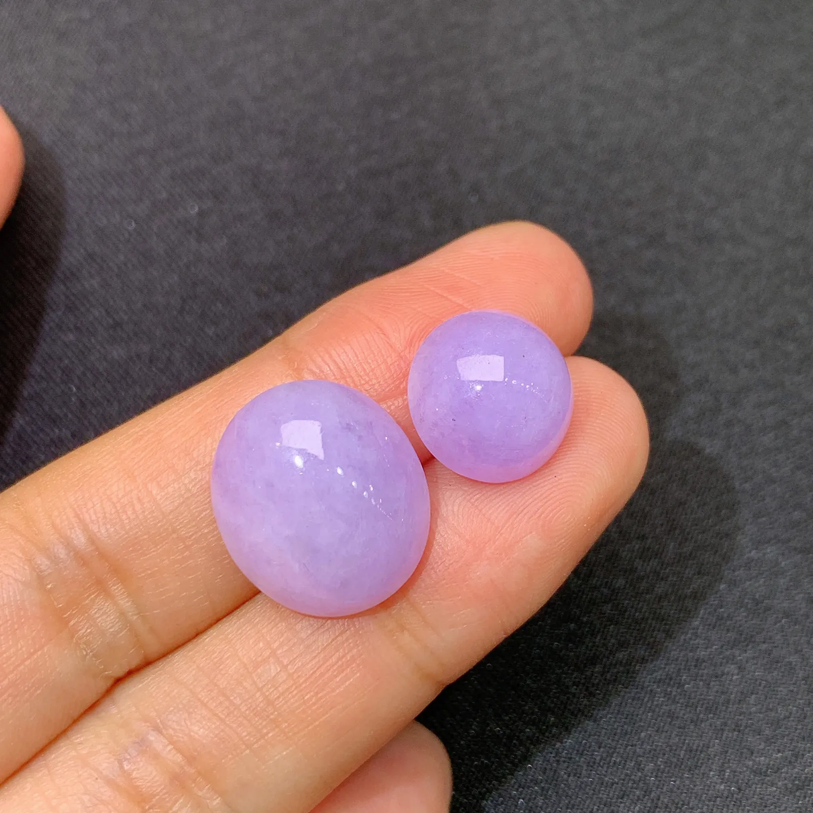 紫罗兰蛋面一对，镶嵌佳品，冰润鲜艳，种水足 尺寸15.6*13.6*7.9