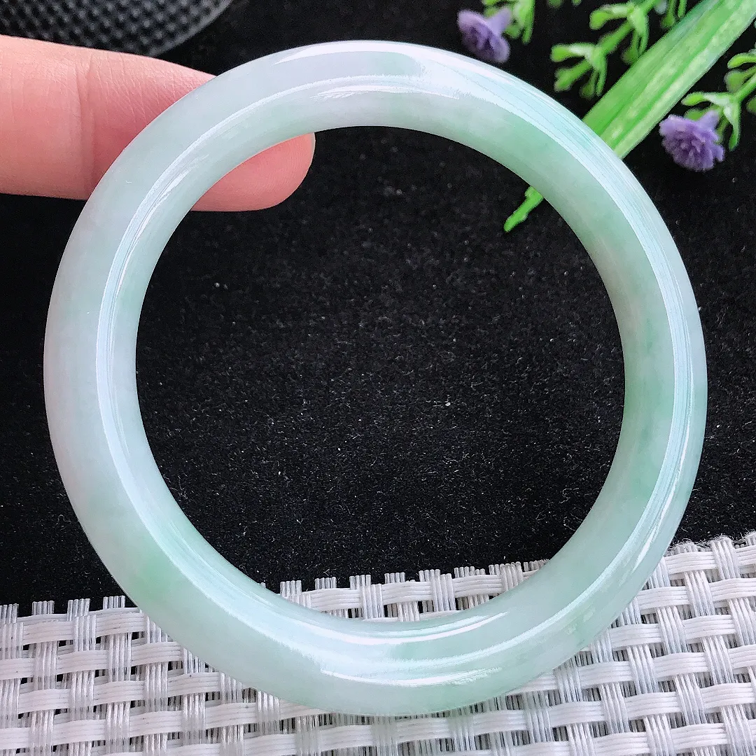 自然光55/9.4老坑秀气冰润浅绿圆条手镯玉镯百搭