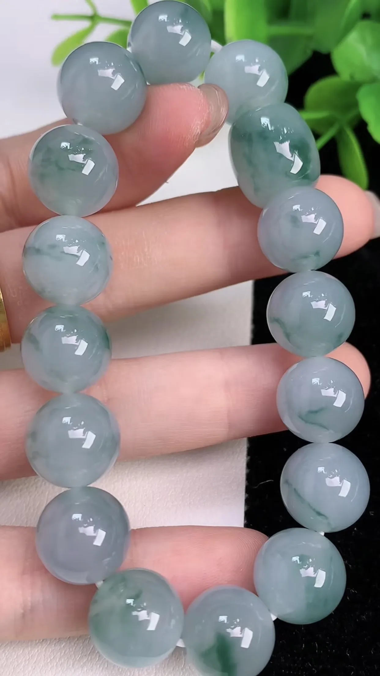 缅甸天然翡翠a货 老坑料起胶冰种 飘花圆珠手串 手链 尺寸12.3mm  16颗 y 52.91