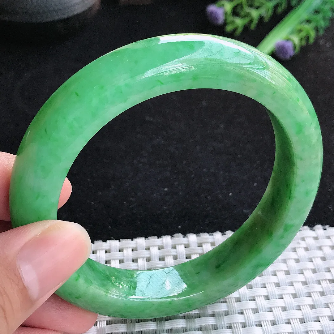 自然光60.5/13/9.6老坑精美温润满绿手镯玉镯百搭大圈口妈妈款