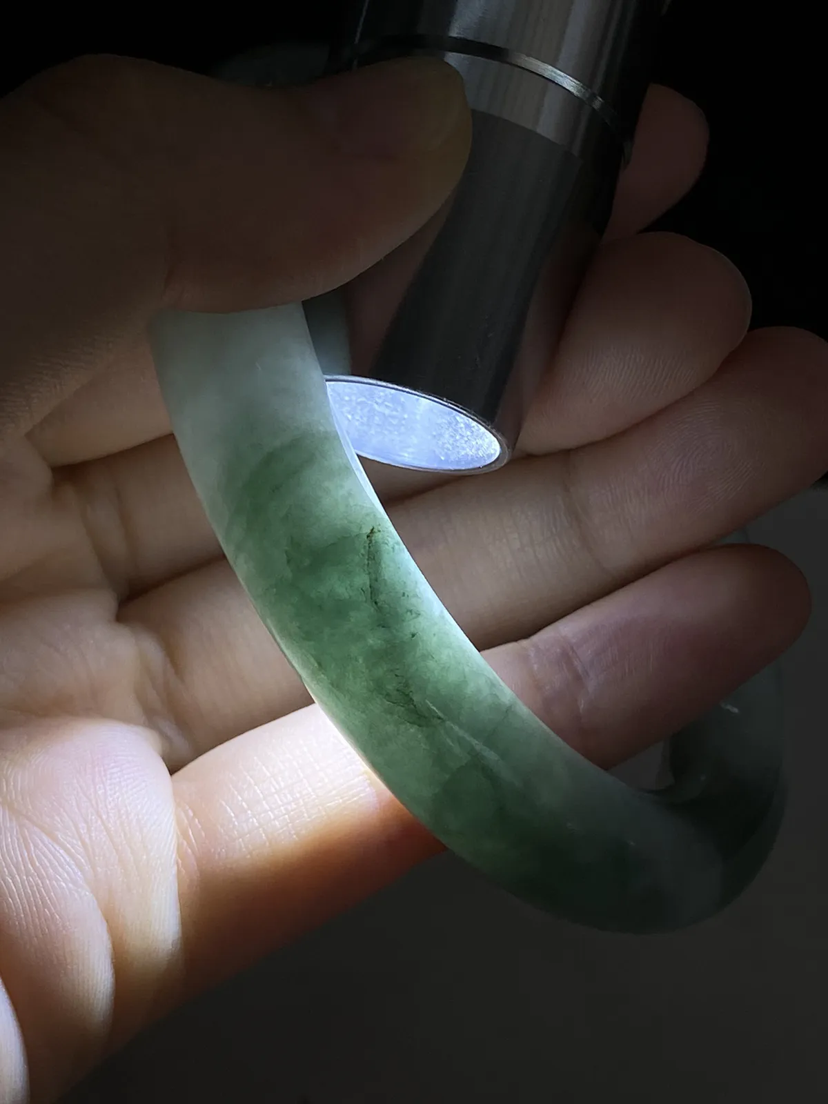 半山半水厚装圆条，油润翡翠手镯