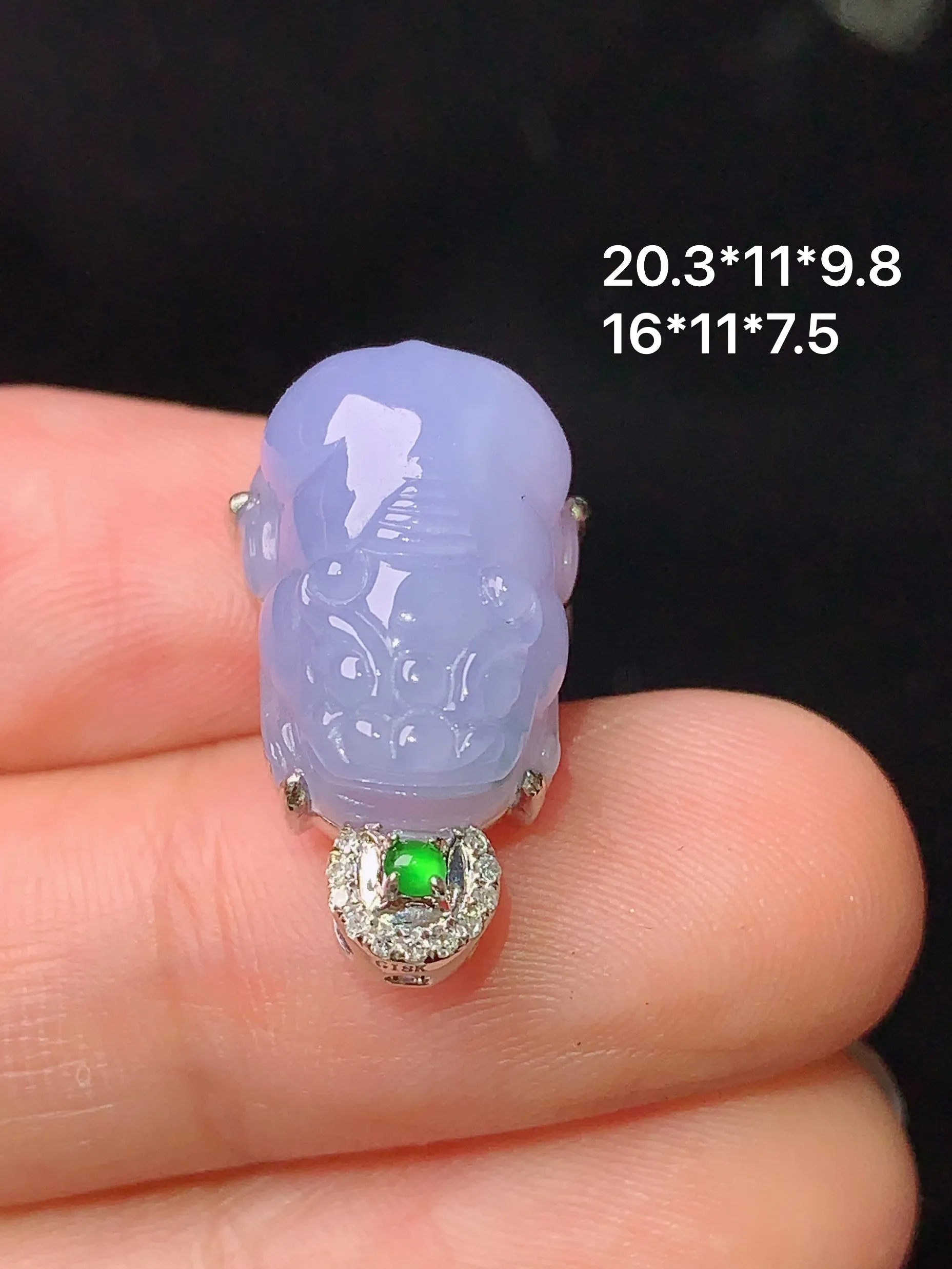 18k金钻镶嵌紫罗兰貔貅吊坠 玉质细腻 色泽清新艳丽 整体尺寸20.3*11*9.8