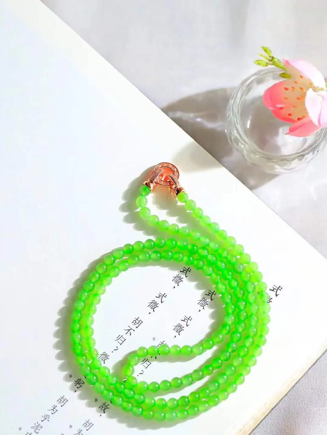【珠圆玉润.项链】

精品和田玉碧玉珠圆玉润项链 玉质温润细腻  整串打磨圆润，佩戴舒适。珠珠落玉盘，间关莺语花底滑，一生美好时光，无论身在何处，都有它相伴相守。事事顺遂，幸福美满，吉祥如意。重16.4克 尺寸取一4.1mm  79602978T