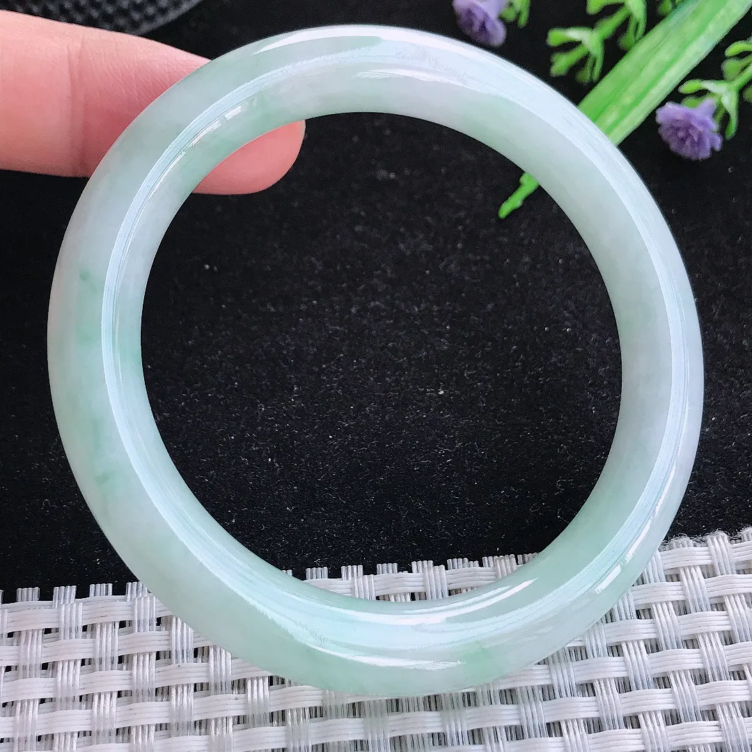 自然光55/9.4老坑秀气冰润浅绿圆条手镯玉镯百搭