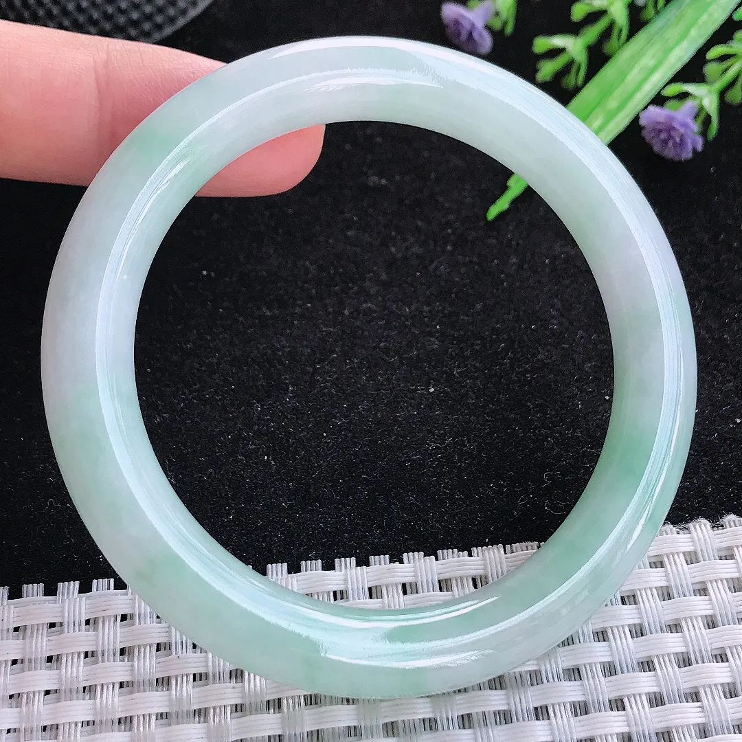 自然光55/9.4老坑秀气冰润浅绿圆条手镯玉镯百搭