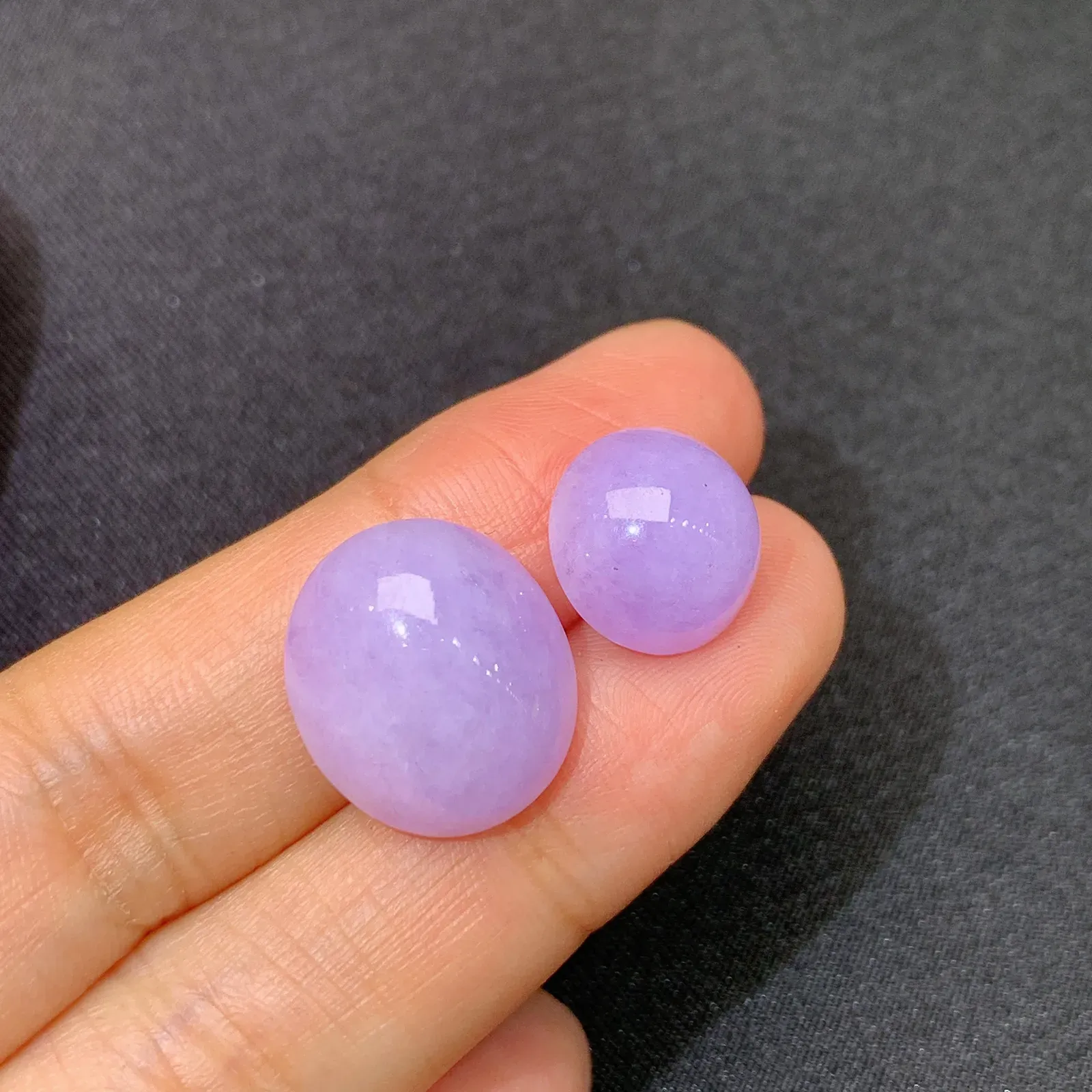 紫罗兰蛋面一对，镶嵌佳品，冰润鲜艳，种水足 尺寸15.6*13.6*7.9