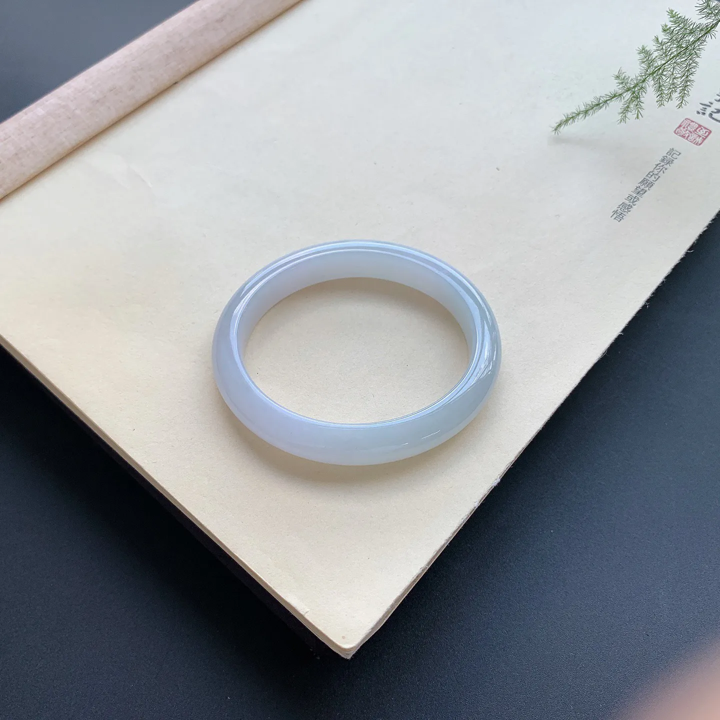 56圈口细糯贵妃手镯 尺寸：56-48.8-10-7，无纹裂，细腻光滑，白净清爽