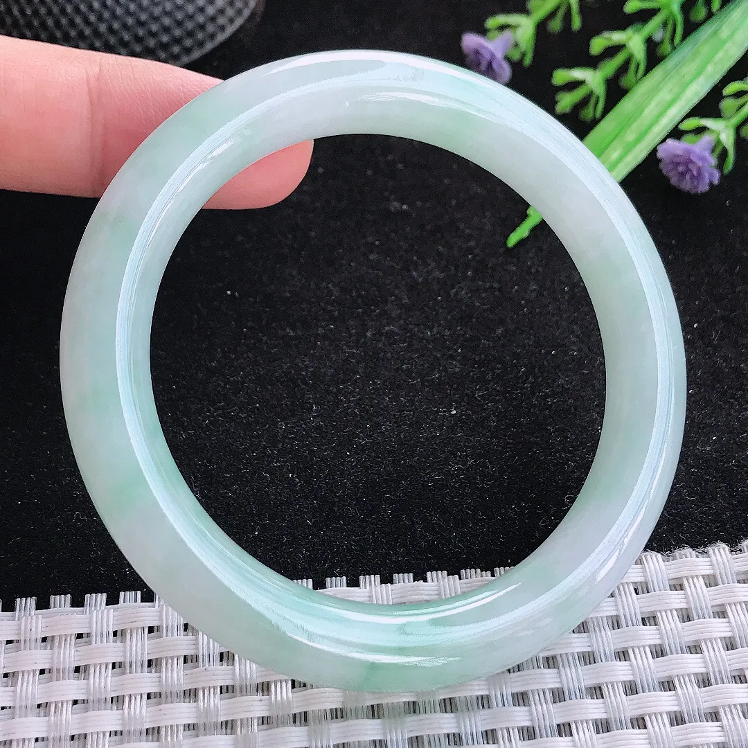 自然光55/9.4老坑秀气冰润浅绿圆条手镯玉镯百搭