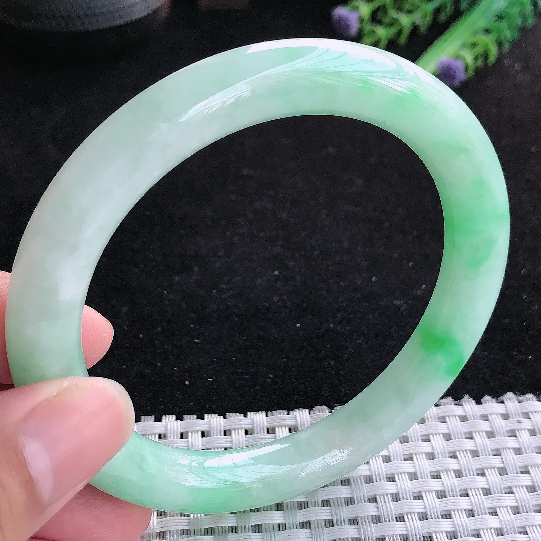 自然光62/9.9/10.2老坑精美冰润飘绿圆条手镯大圈口圆玉镯百搭
