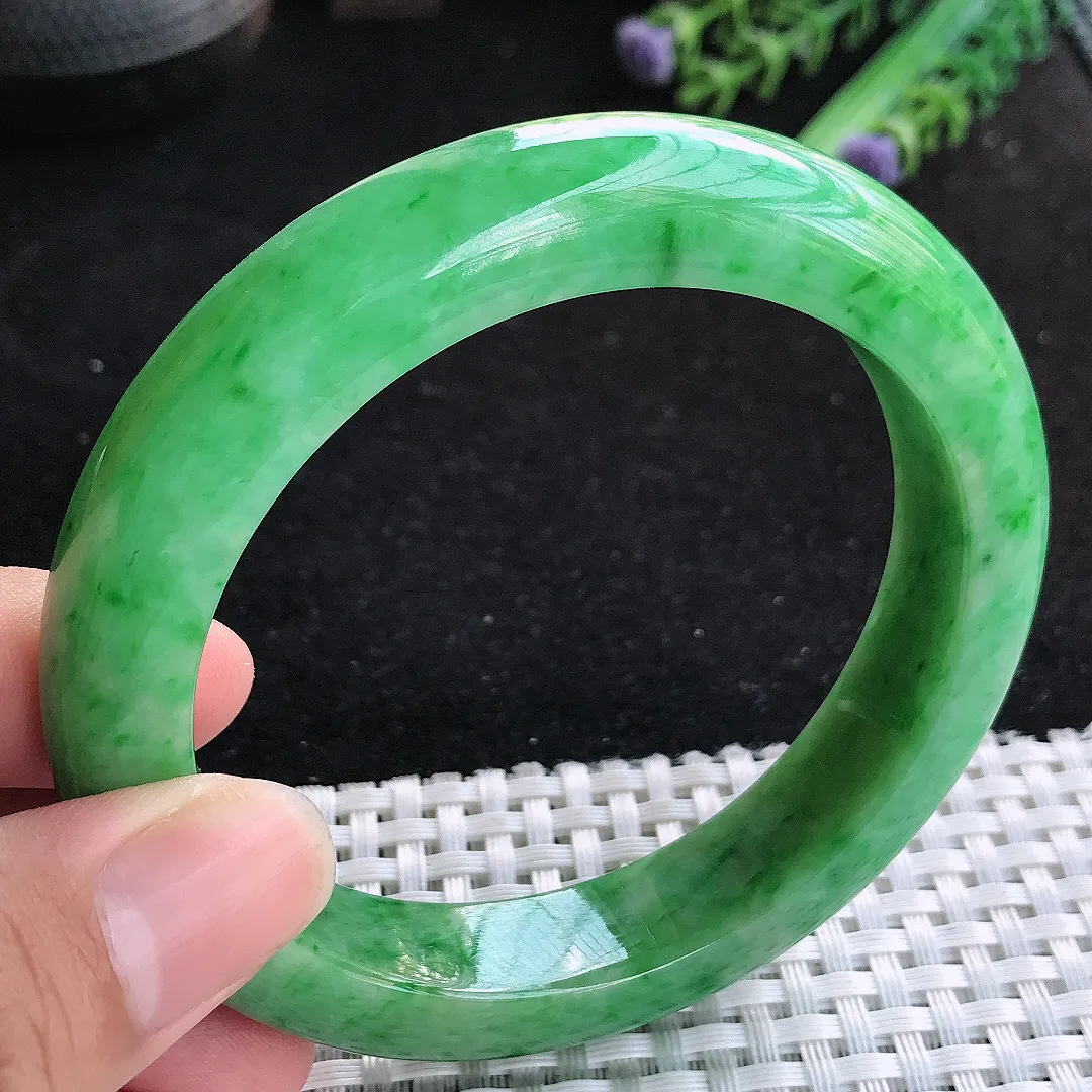 自然光60.5/13/9.6老坑精美温润满绿手镯玉镯百搭大圈口妈妈款